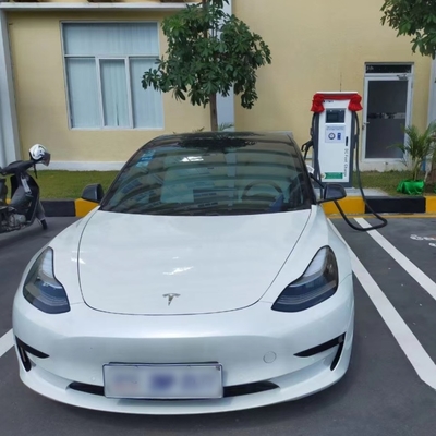 ایستگاه شارژ خودروهای عمومی در فضای باز با CCS Type 2 CHAdeMO